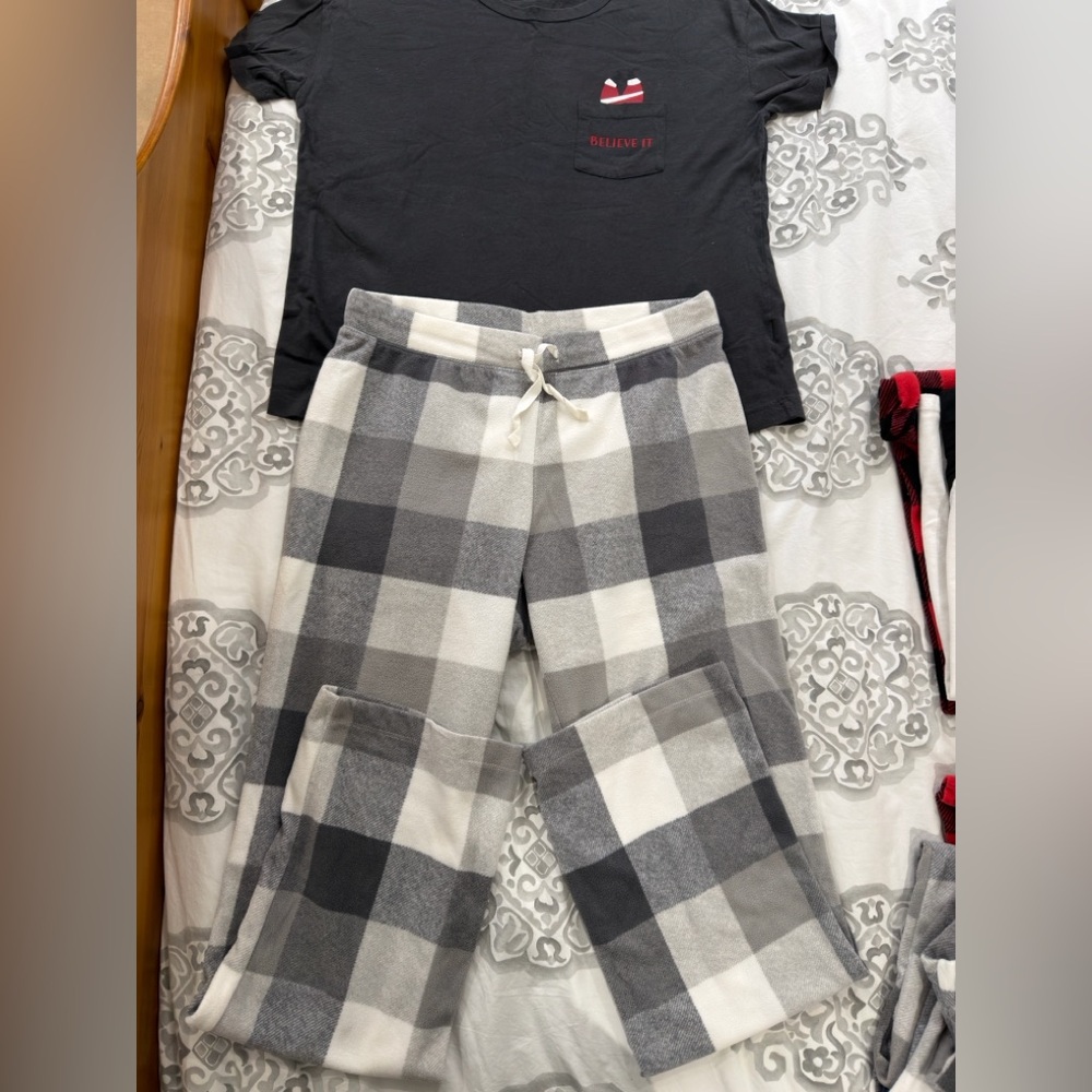 Old Navy Gray and Cream Plaid Lounge Pants & T shirt